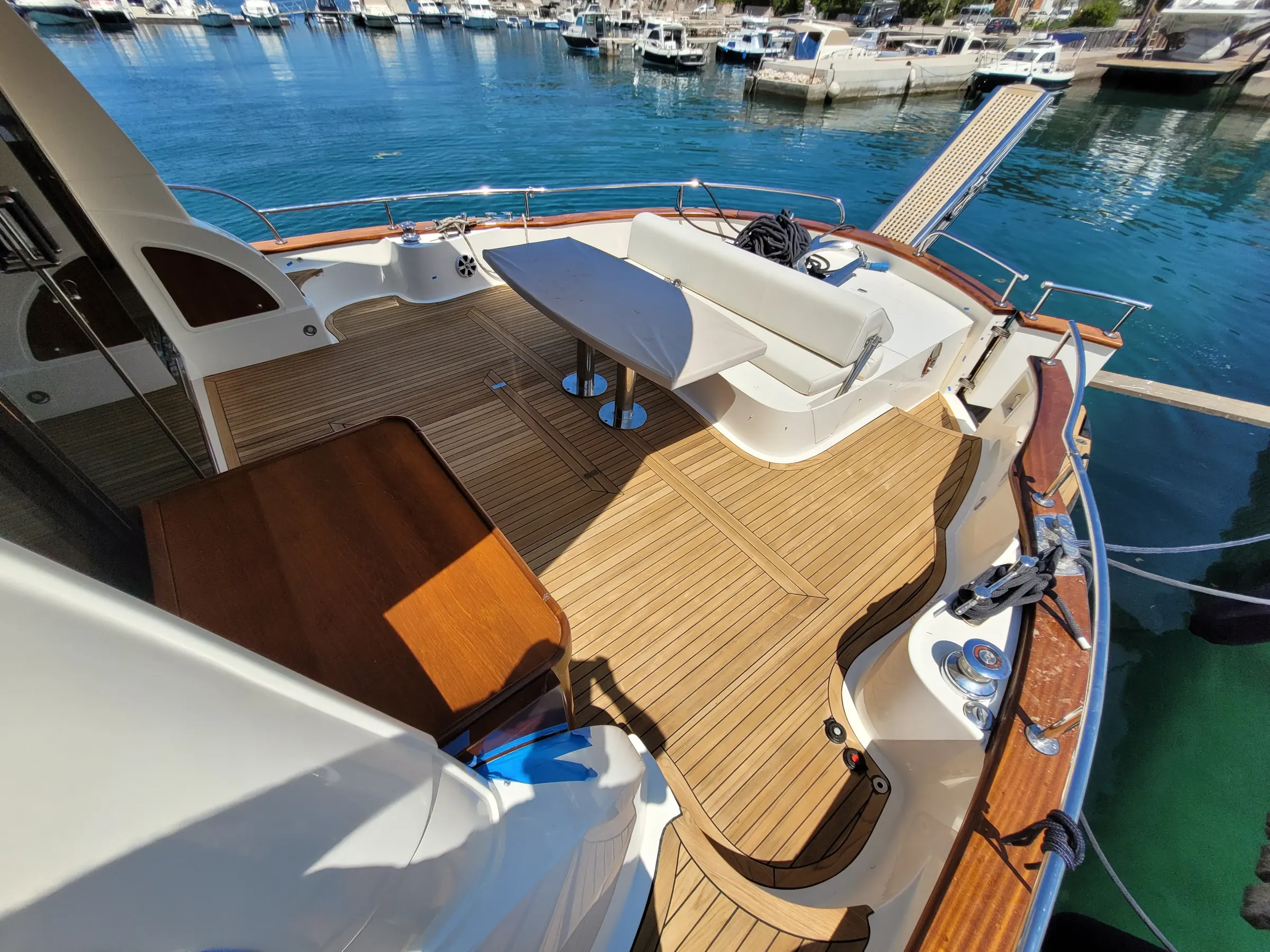 Apreamare 64 teak deck: cockpit sole and table