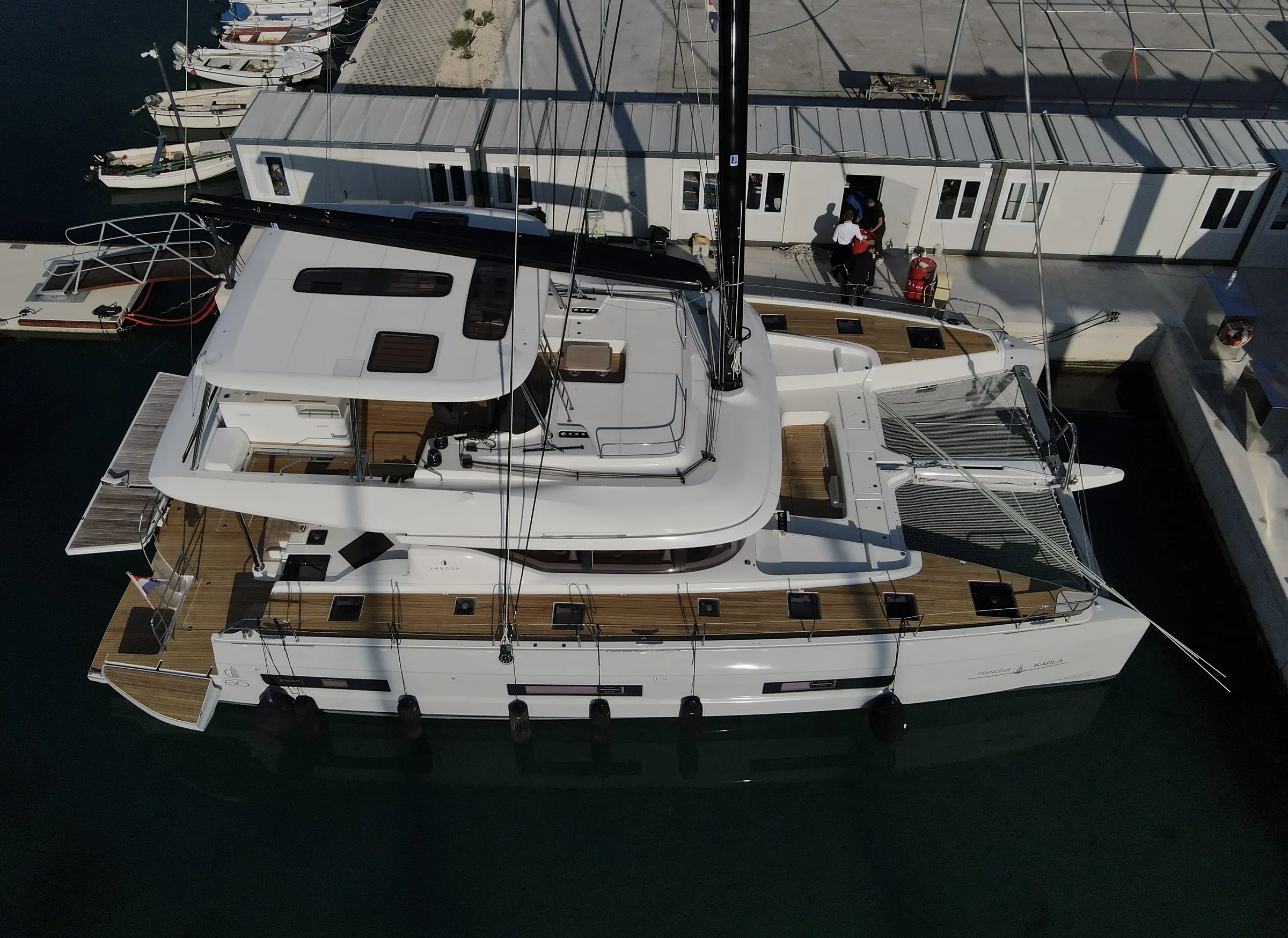 Lagoon 60 teak deck: aft cockpit and swim platforms