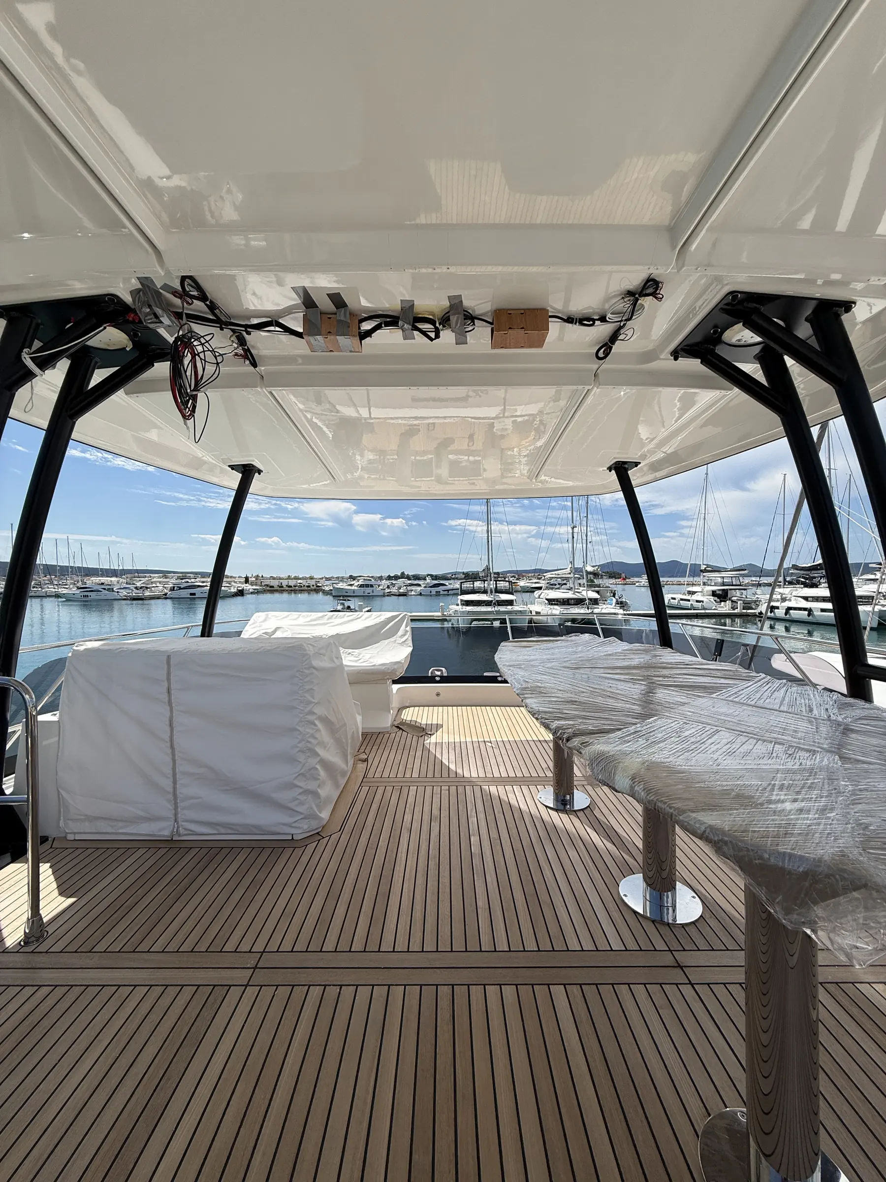 Prestige M48 teak deck: flybridge sole