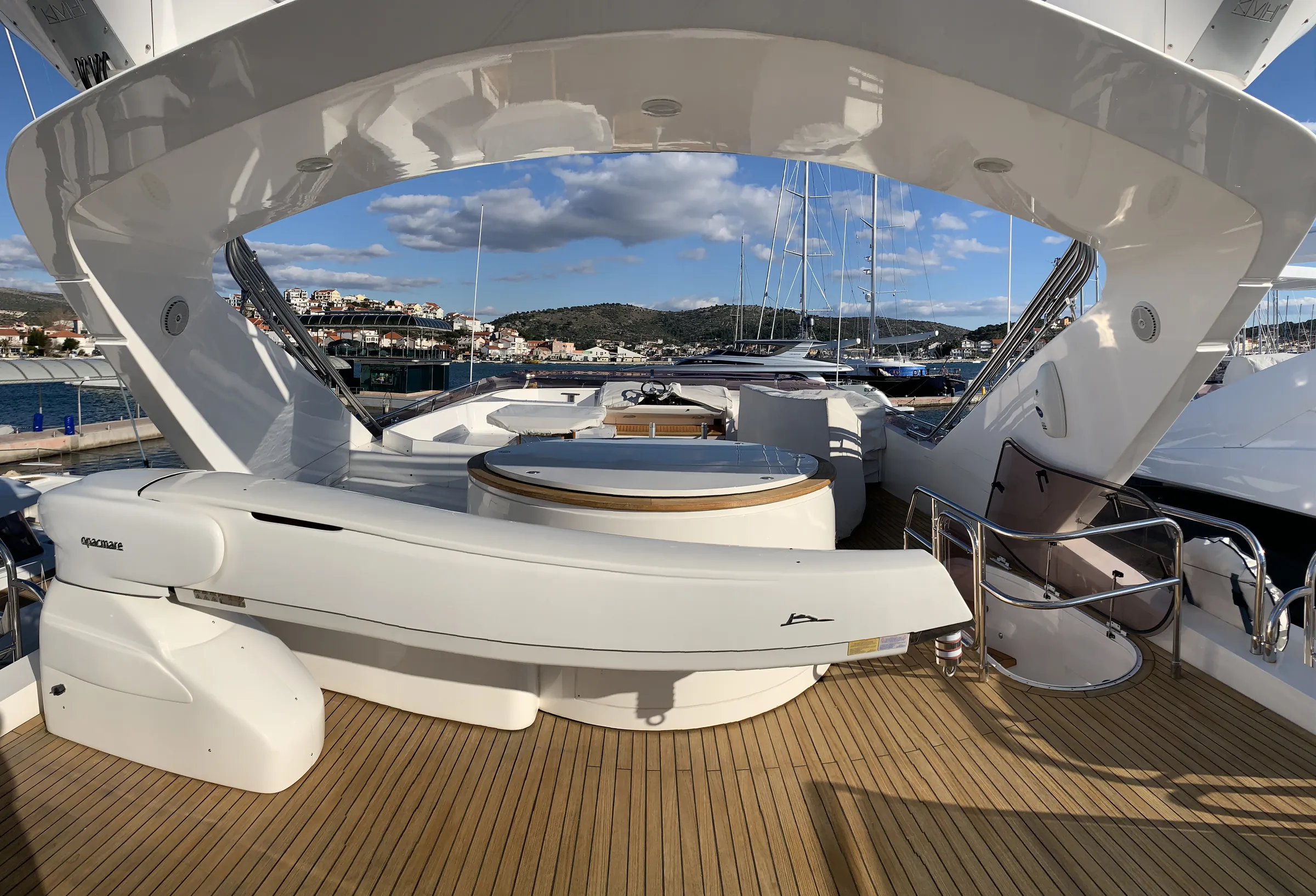 Princess 85 teak deck: flybridge sole