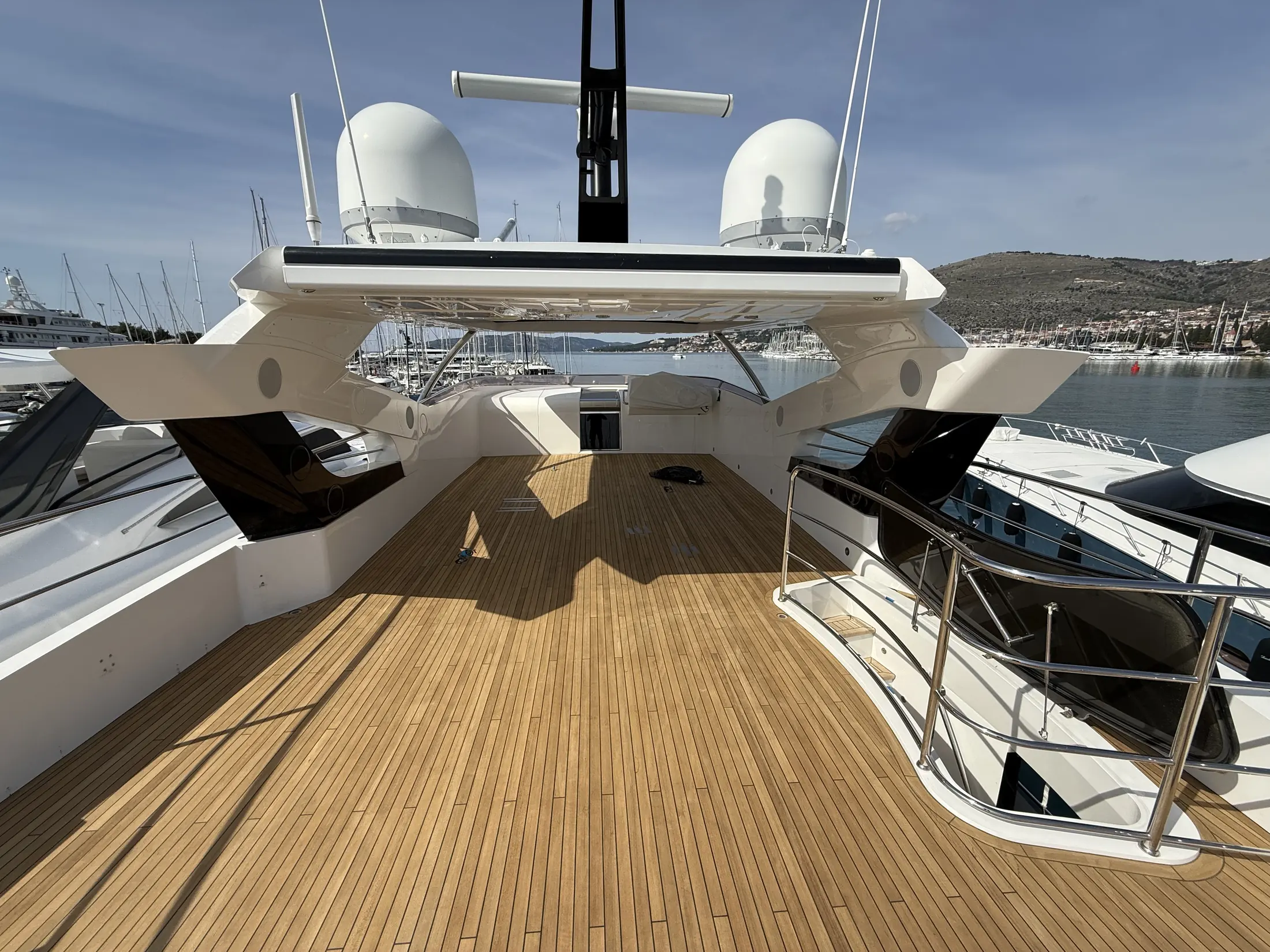Sunseeker 95 teak deck: flybridge with the new teak deck, wide