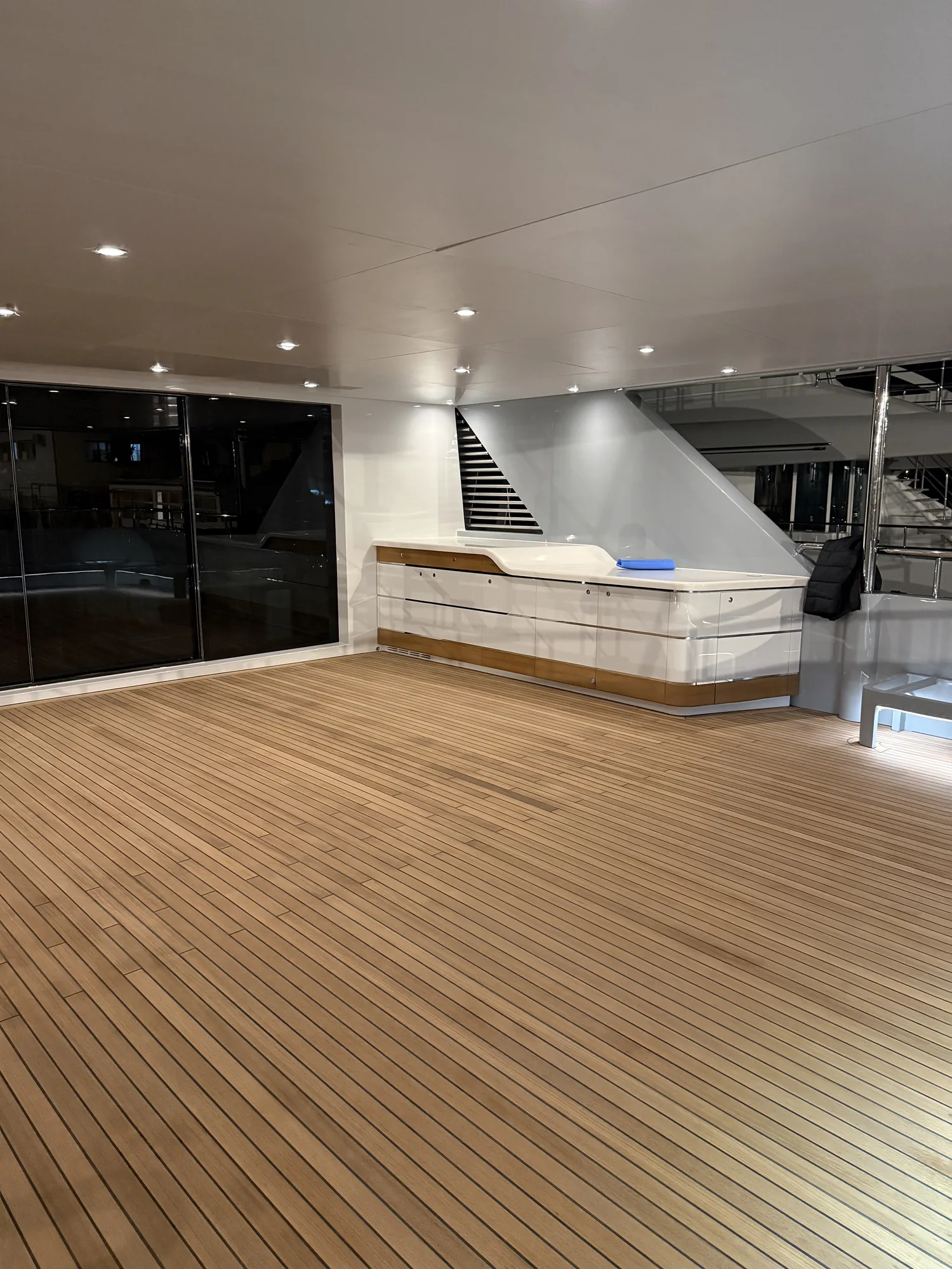 Rossinavi 46 covered aft deck, the teak sole running to the stern